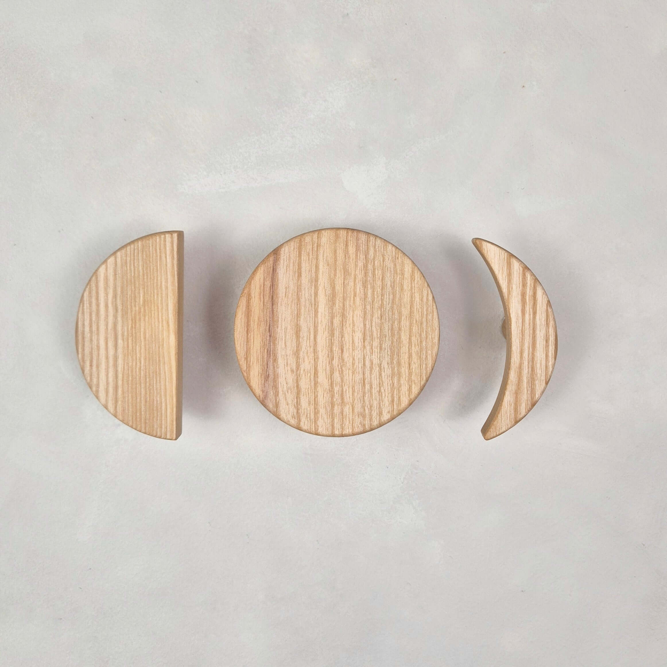 Wandhaken aus natürlichem Eschenholz – Skandinavische Wandhaken aus Holz