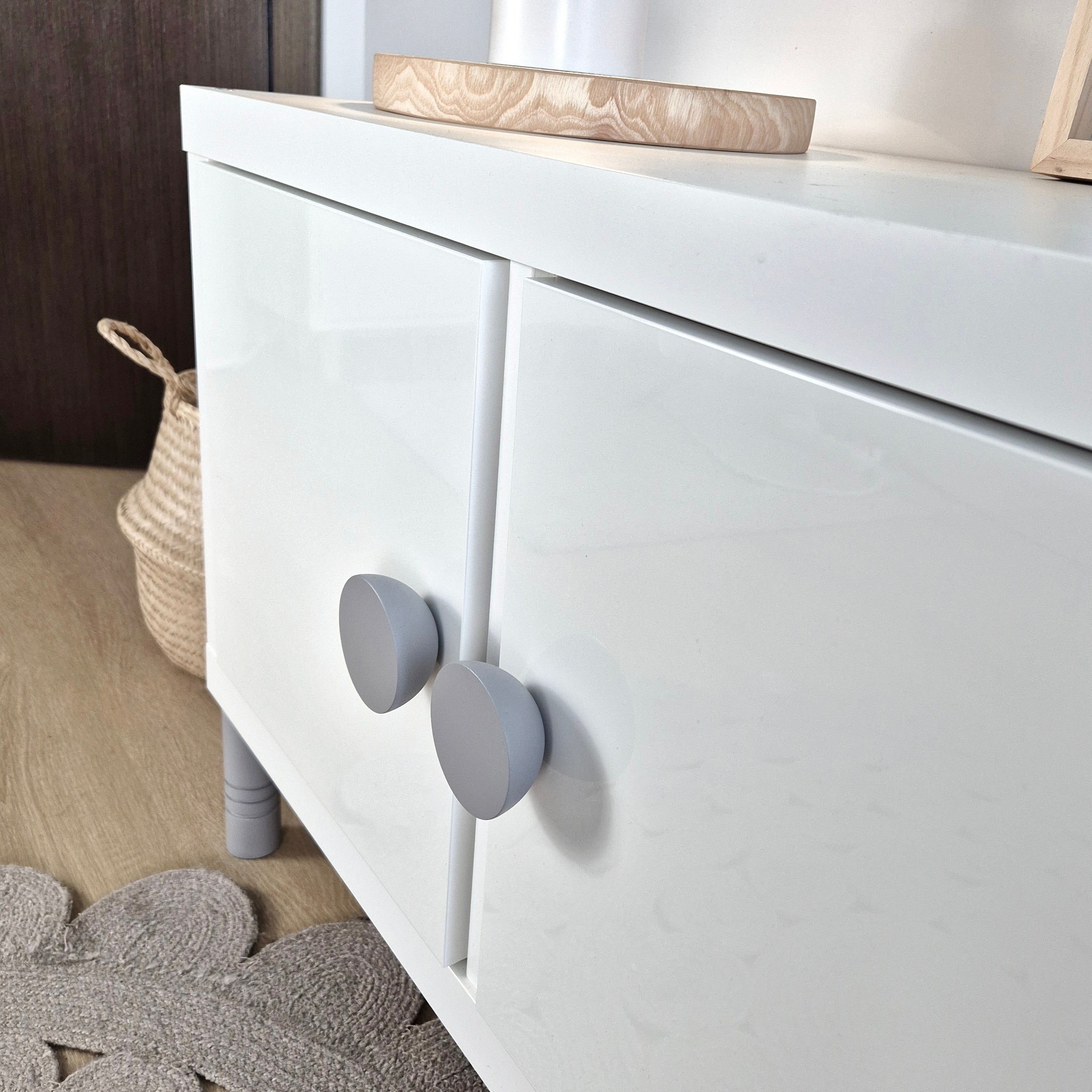 Flat round knob BALANCE