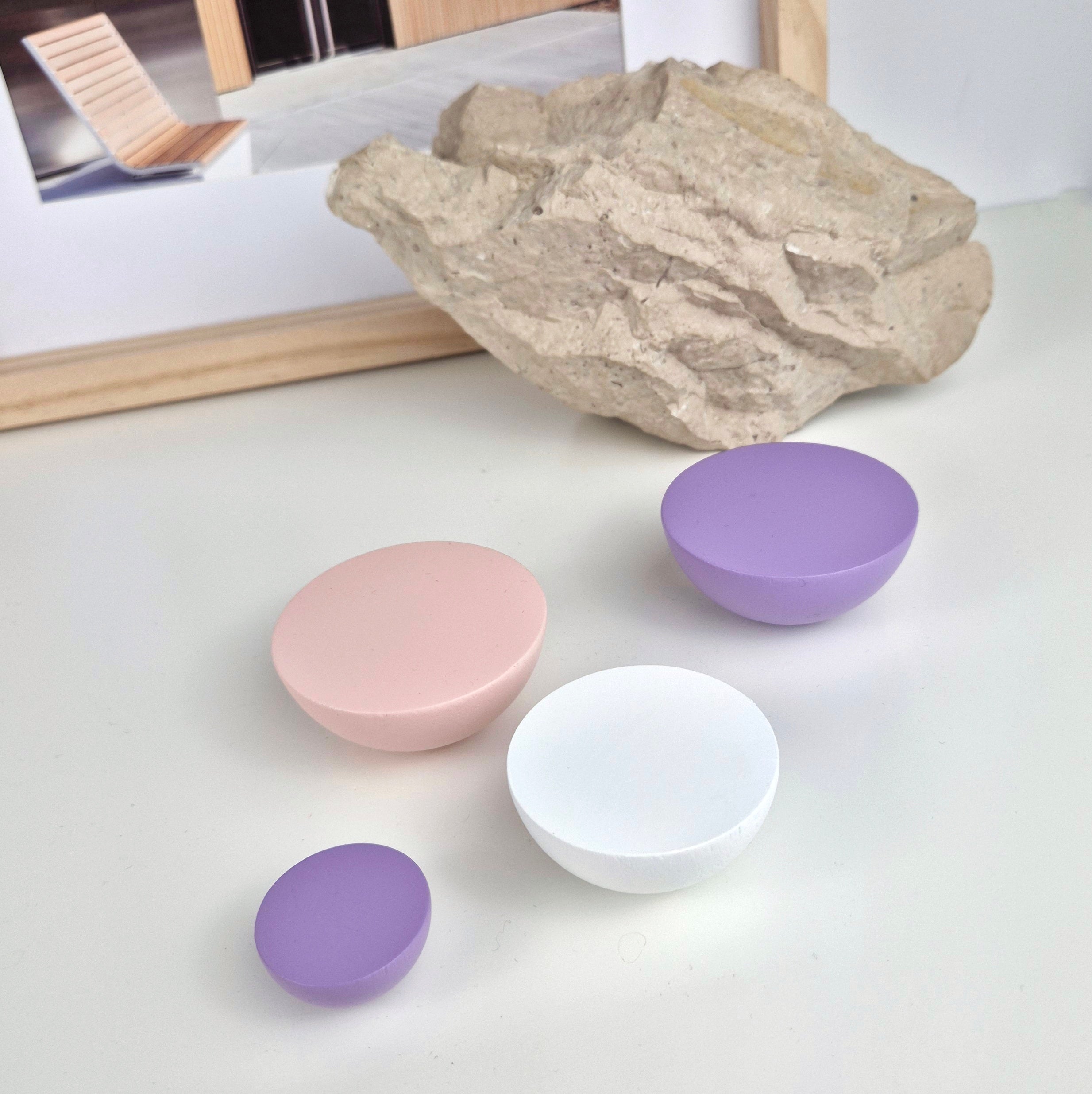 Round knobs for kids' room furniture