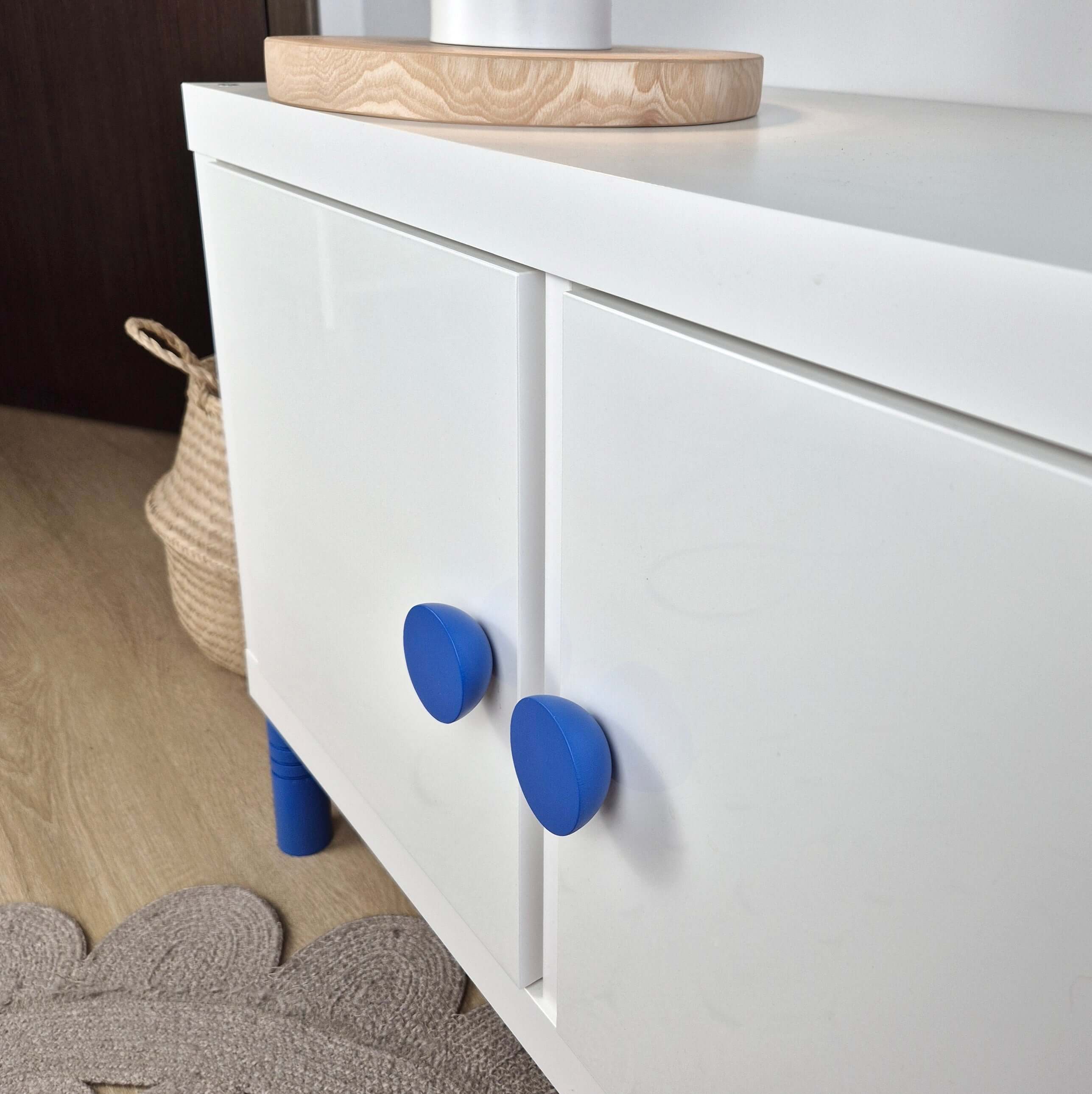 Flat round knob BALANCE | blue