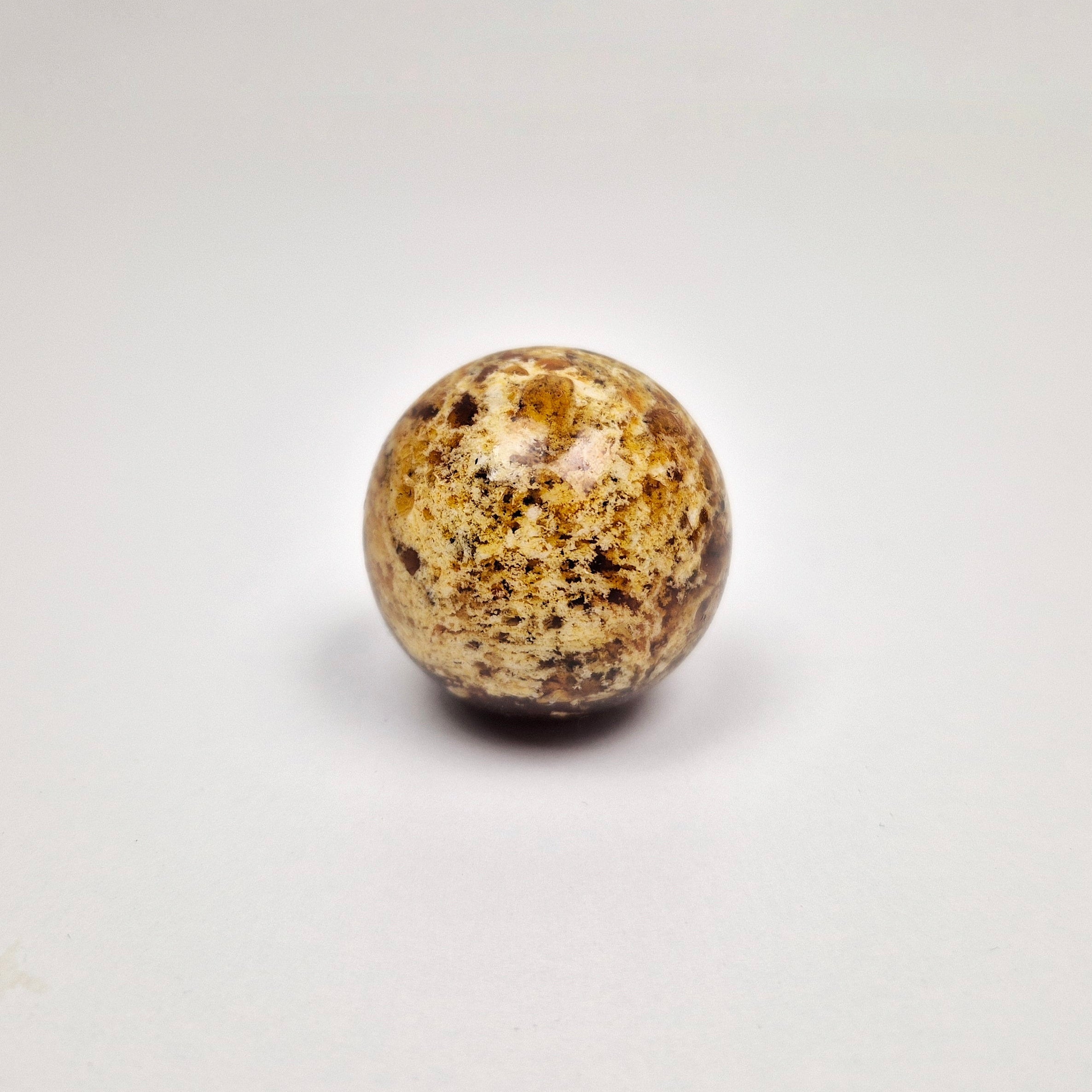 Round knob AMBER made from pressed amber with a smooth, rounded design, adding elegance to any furniture.